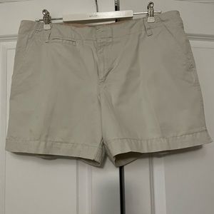 Old Navy Low waist Shorts! Size 16! Beige, Front zipper! Back pockets